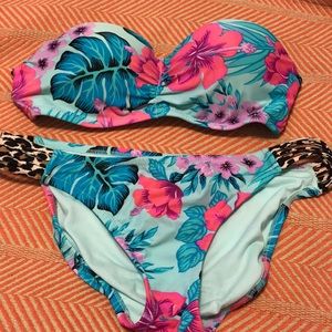 Xhilaration Floral and Cheetah Print Bikini 👙